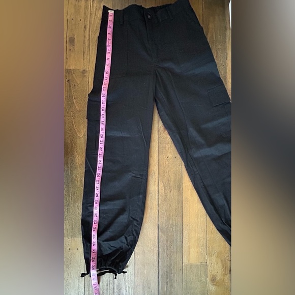 BLACK Cargo Loose Pants Grunge Y2K
adjustable hem ties and elastic back waist - Picture 8 of 13
